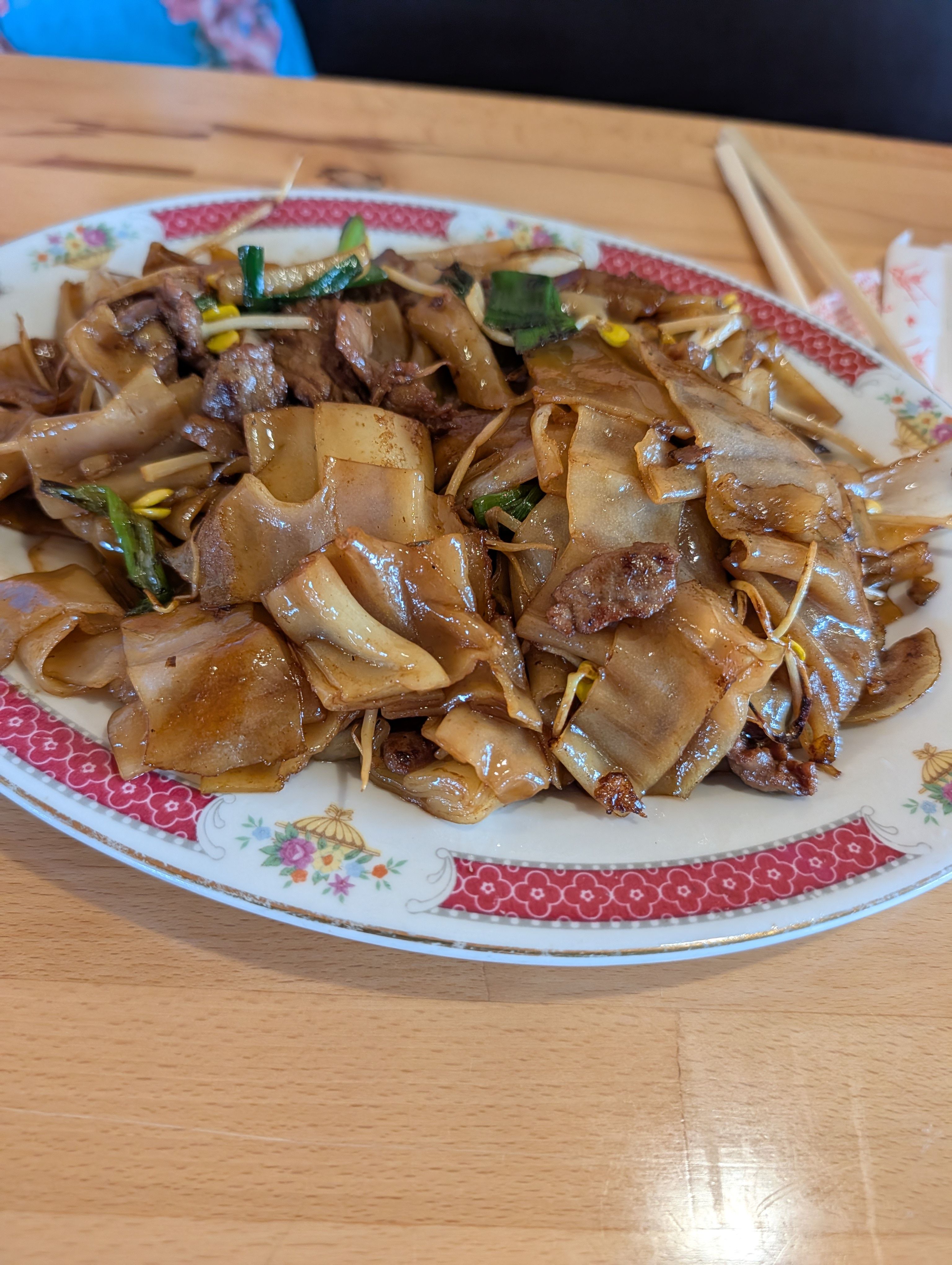 Wide flat rice noodles stir-fried with beef and green onion